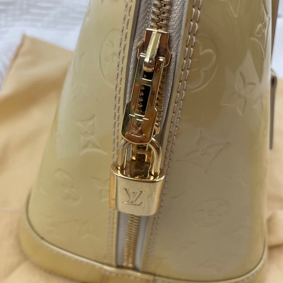 Louis Vuitton (Blanc Corail color) Alma GM Monogram Bag (from 2011) - Picture 13 of 16